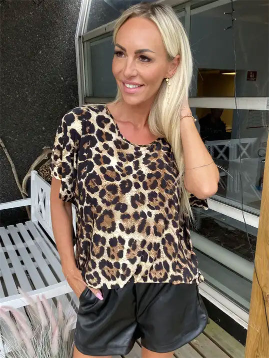 Ella Shirt - Bluse med hul i ryggen